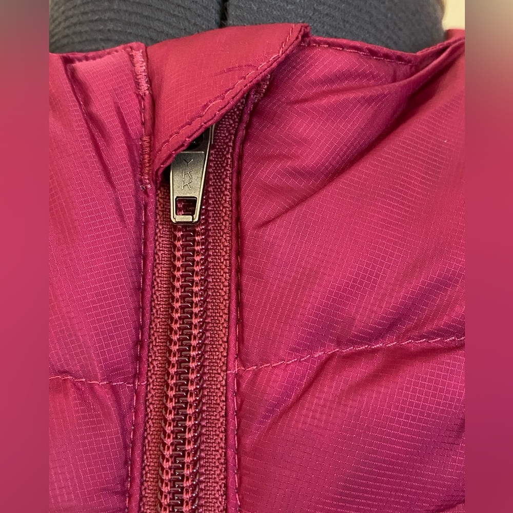 Patagonia Aliso Down Jacket Bomber Style Womens XS Magenta color w/ Hood - Picture 8 of 14